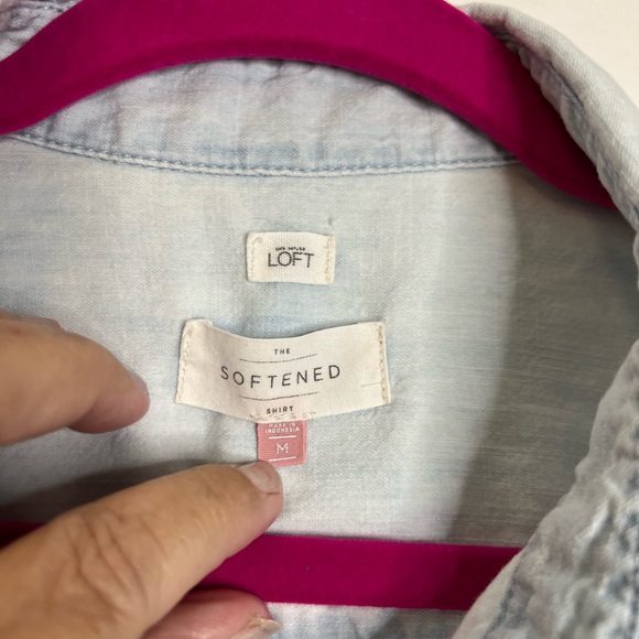 The Loft “softened” chambray light weight denim shirt Sz Medium - Picture 4 of 11